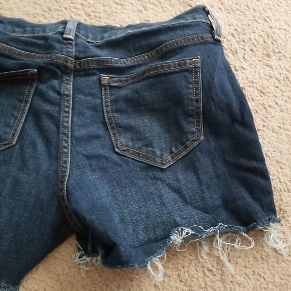 Old Navy Women's Cut Off Denim Shorts - Picture 11 of 12